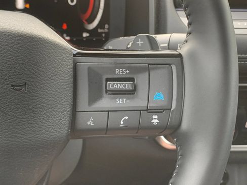 Used 2025 Nissan Rogue SL FWD image 30