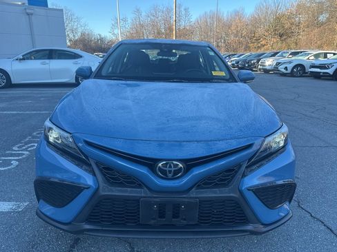 Used 2023 Toyota Camry SE image 2