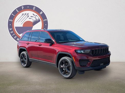 New 2025 Jeep Grand Cherokee Altitude AWD/4WD image 2