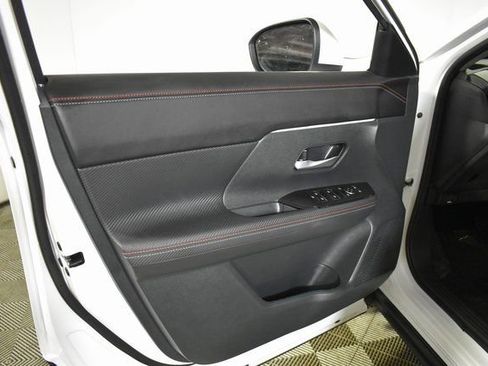 Certified 2025 Nissan Kicks SR image 7