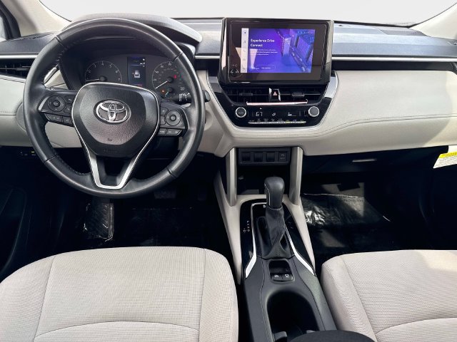 Used 2025 Toyota Corolla Cross LE FWD image 15