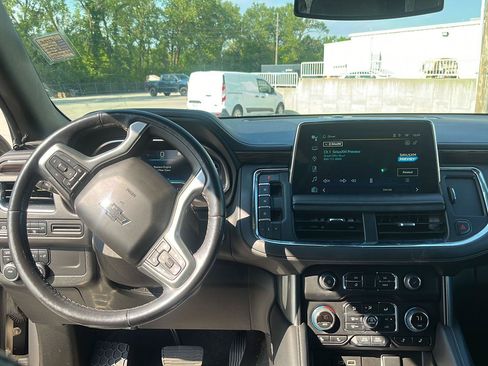 Used 2022 Chevrolet Tahoe Z71 w/ Luxury Package AWD/4WD image 10