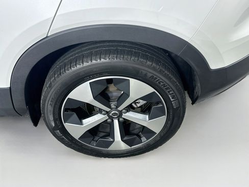 Used 2023 Volvo XC40 B4 Plus w/ Protection Package Premier FWD image 11