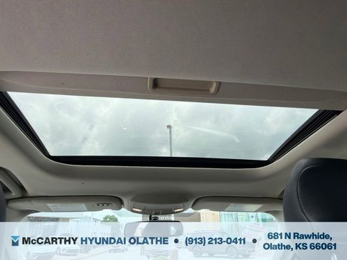 Used 2017 Ford Fusion SE FWD image 15