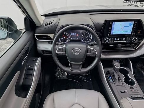 Used 2022 Toyota Highlander XLE image 23