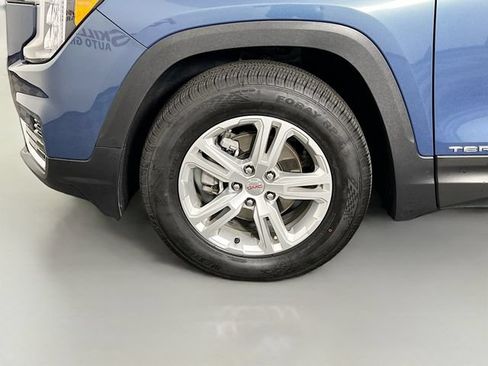 Used 2024 GMC Terrain SLE AWD/4WD image 25