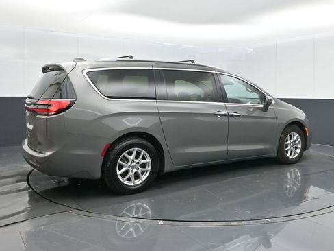 Used 2021 Chrysler Pacifica Touring-L image 22
