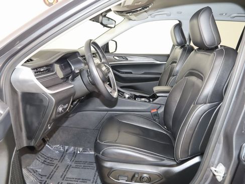 Used 2022 Jeep Grand Cherokee Limited image 10