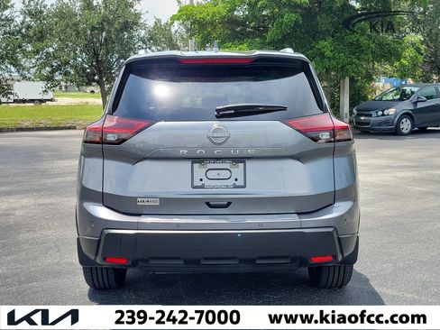 Used 2025 Nissan Rogue SV w/ SV Premium Package FWD image 5