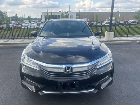 Used 2017 Honda Accord Sport Special Edition image 2