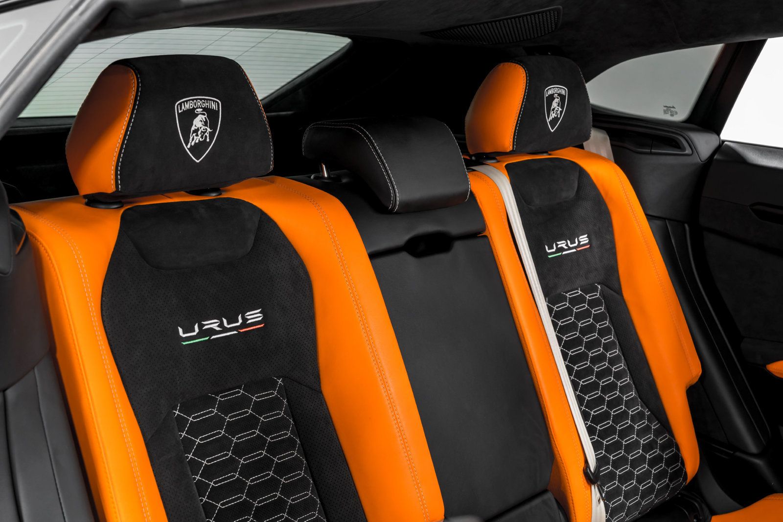 Used 2022 Lamborghini Urus AWD/4WD image 34