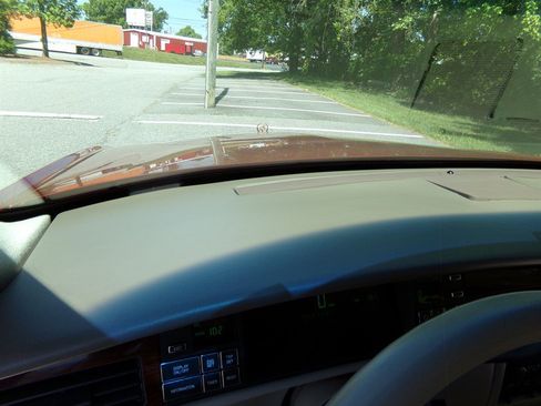 Used 1996 Cadillac De Ville Sedan FWD image 48