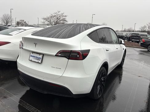Used 2022 Tesla Model Y Long Range image 20
