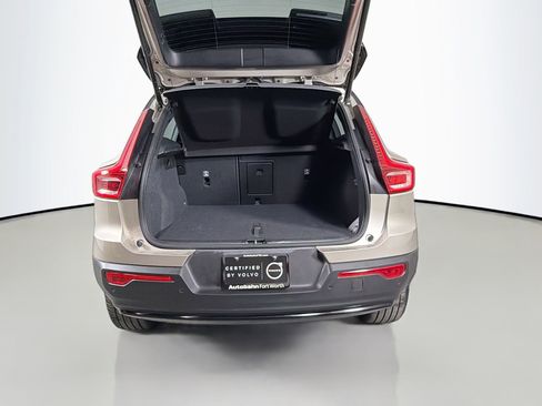 Used 2023 Volvo XC40 Recharge Ultimate image 27