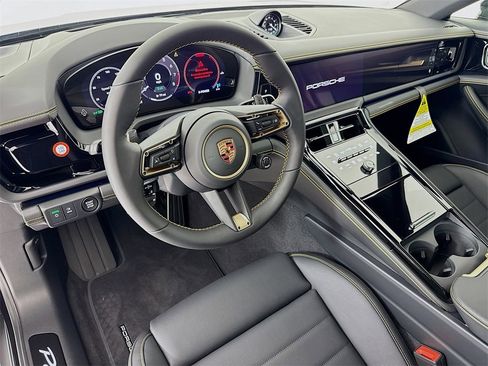 New 2026 Porsche Panamera 4 image 4