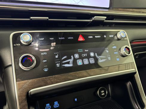 Used 2025 Genesis GV80 2.5T Advanced image 22