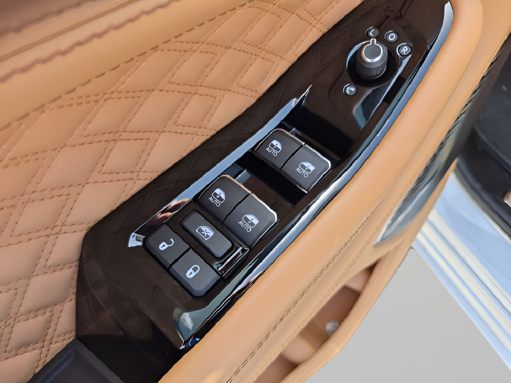 Used 2025 Jeep Grand Cherokee L Summit AWD/4WD image 18