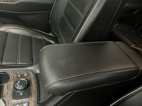 Used 2022 GMC Acadia Denali w/ GMC Pro Grade Package AWD/4WD image 25