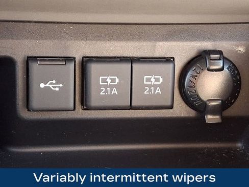 Used 2021 Toyota Highlander LE image 28