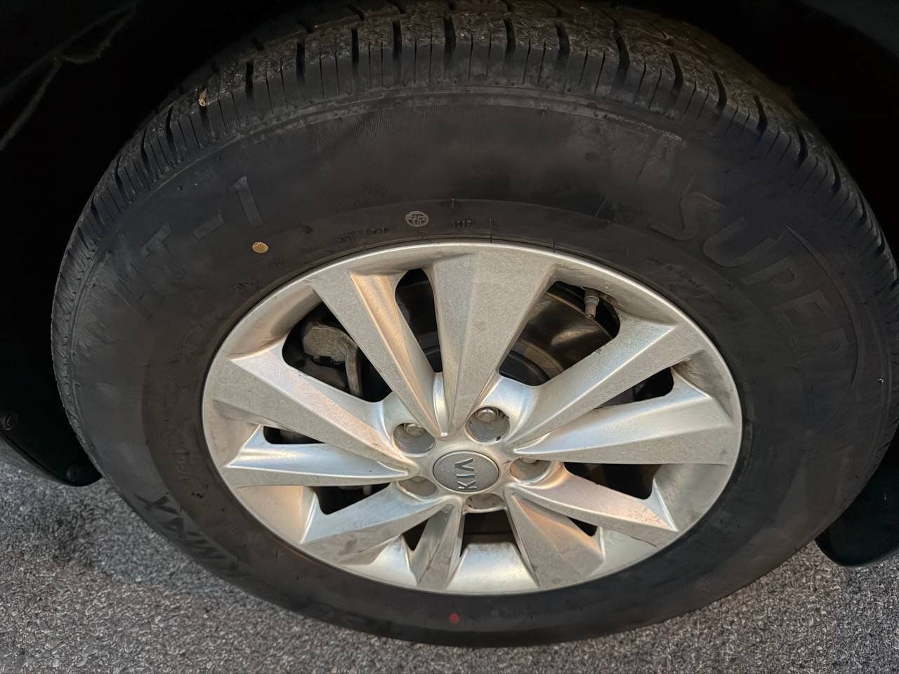 Used 2018 Kia Sedona LX FWD image 26