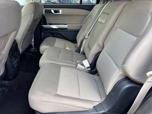 Used 2023 Ford Explorer XLT AWD/4WD image 13