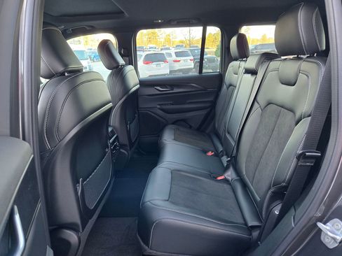 New 2025 Jeep Grand Cherokee Altitude image 26