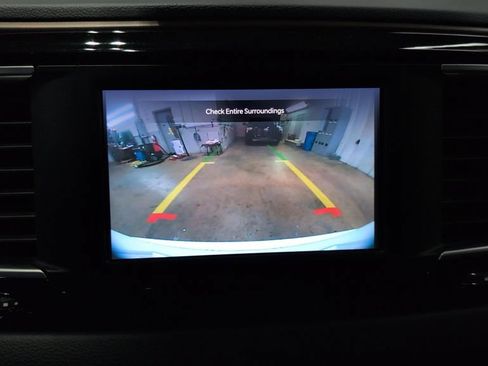Used 2023 Chrysler Voyager LX FWD image 13