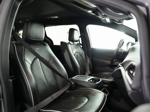 Used 2019 Chrysler Pacifica Limited w/ Advanced Safetytec Group image 57