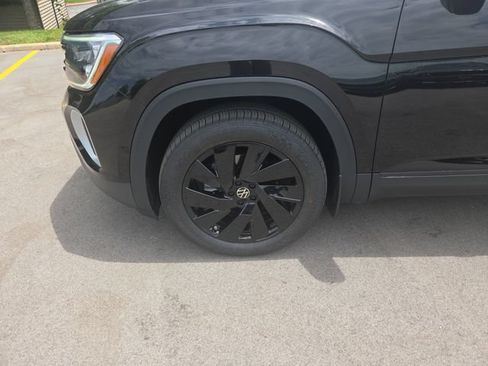 Used 2024 Volkswagen Atlas SE AWD/4WD image 9