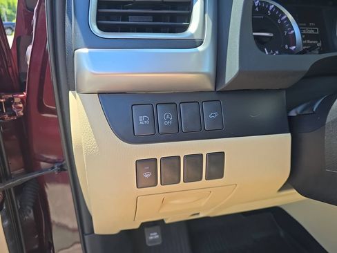Certified 2019 Toyota Highlander XLE AWD/4WD image 31