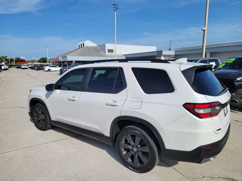 Used 2023 Honda Pilot Sport image 3