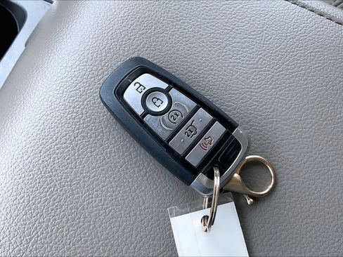 Used 2019 Ford Expedition Max XLT w/ Equipment Group 202A AWD/4WD image 14