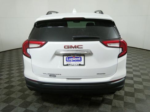 Used 2023 GMC Terrain SLE w/ Driver Convenience Package image 4