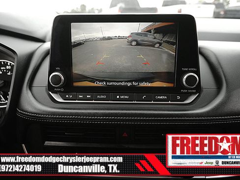 Used 2024 Nissan Rogue S FWD image 21