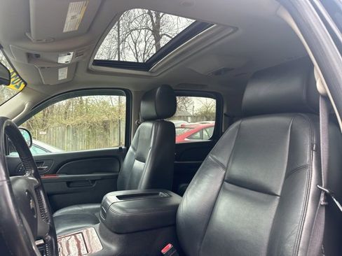Used 2014 Chevrolet Suburban LTZ image 17