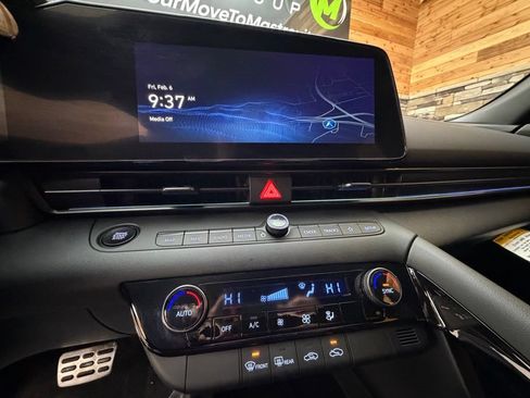 Used 2025 Hyundai Elantra SEL FWD image 18