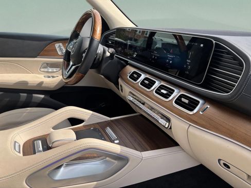 Used 2023 Mercedes-Benz GLS 580 4MATIC image 25