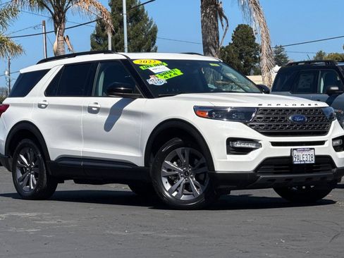 Certified 2022 Ford Explorer XLT w/ Equipment Group 202A AWD/4WD image 1