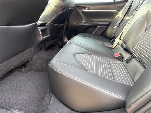 Used 2023 Toyota Camry SE image 18
