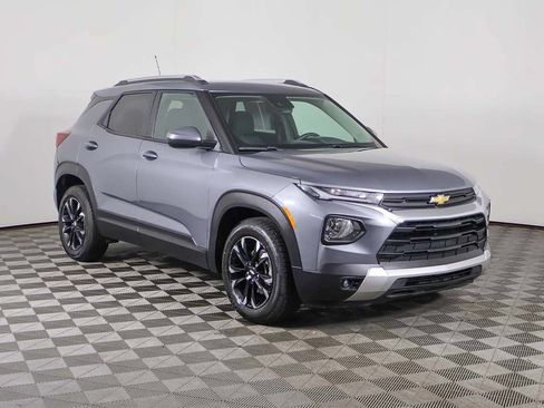 Used 2022 Chevrolet TrailBlazer LT w/ Confidence II Package FWD image 49