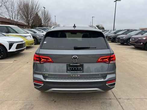 Used 2024 Volkswagen Taos SE image 5