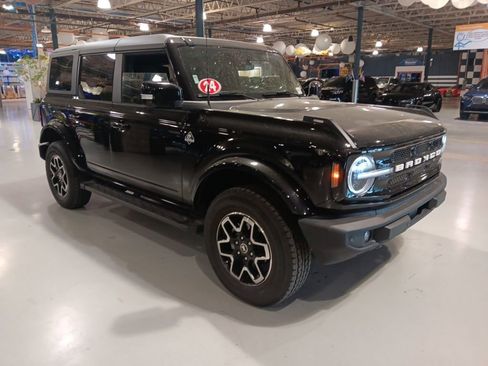 Used 2024 Ford Bronco Outer Banks image 4