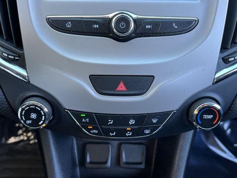 Used 2018 Chevrolet Cruze LS FWD image 27