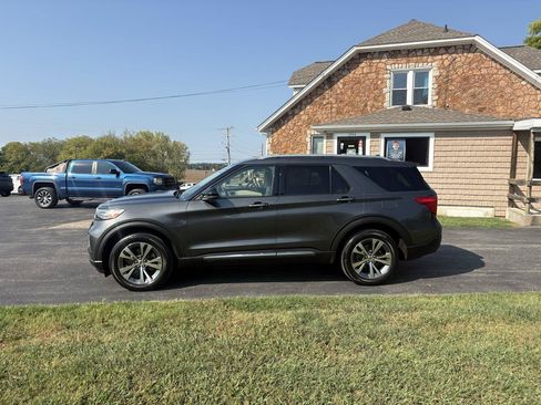 Used 2020 Ford Explorer Platinum w/ Premium Technology Package AWD/4WD image 2