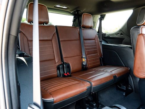Used 2023 GMC Yukon Denali Ultimate AWD/4WD image 46