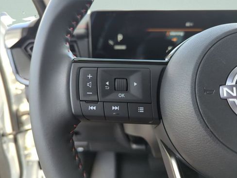 Certified 2025 Nissan Kicks SR FWD image 35