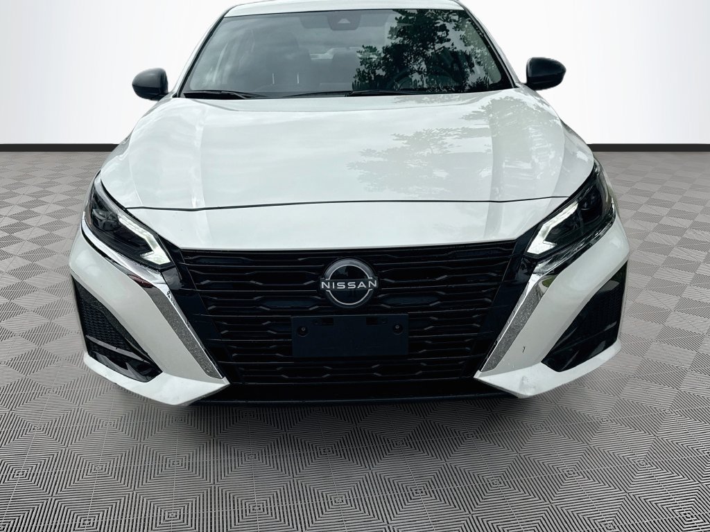 Used 2024 Nissan Altima 2.5 SV FWD image 2