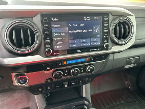 Used 2022 Toyota Tacoma Limited image 16