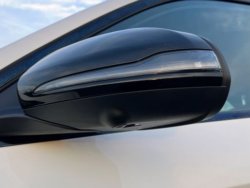 Used 2021 Mercedes-Benz GLC 300 4MATIC image 24