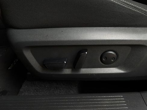 Used 2025 Nissan Rogue SV FWD image 11